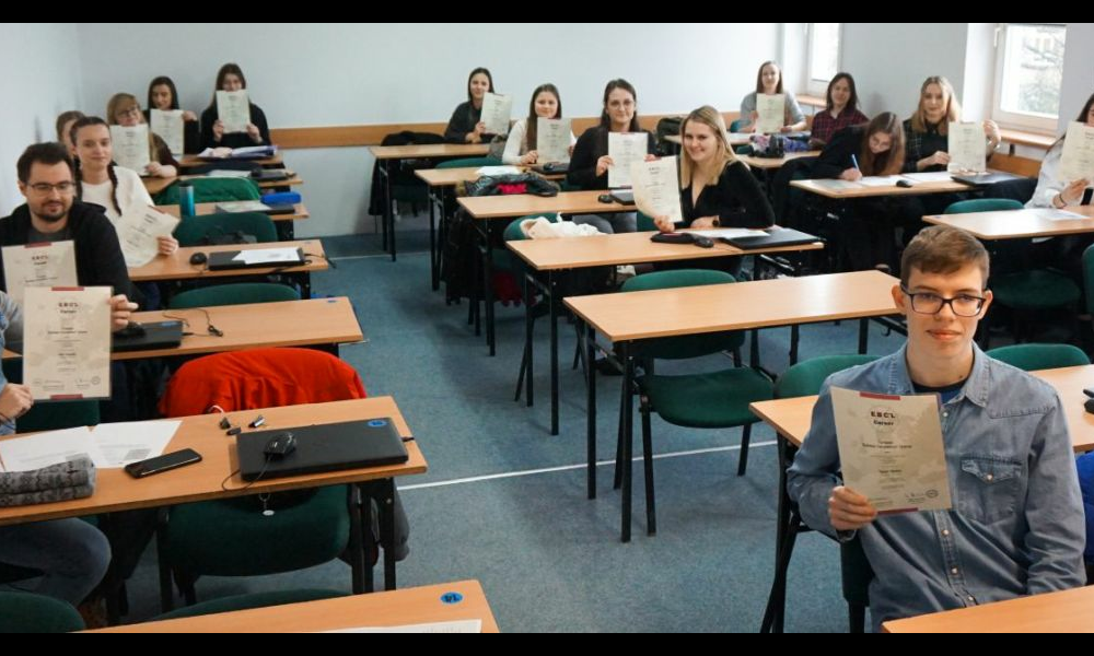 Wręczenie certyfikatów ekonomicznych EBC*L