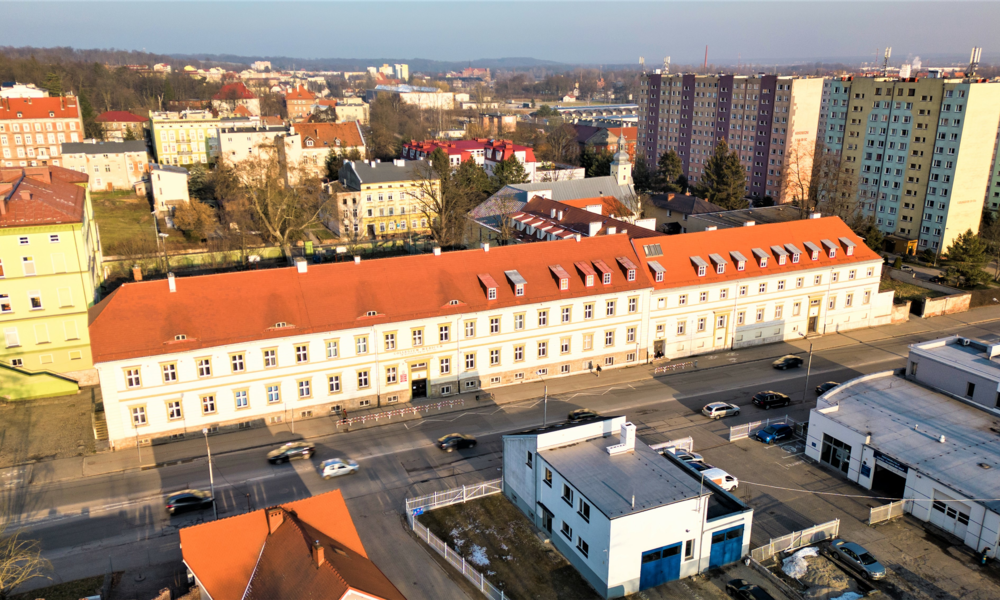 PANS kupi karetkę dla studentów. Kolejne inwestycje w sprzęt najwyższej klasy