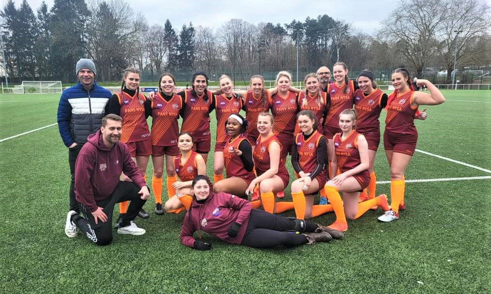 Nasze studentki z sukcesami trenują futbol australijski