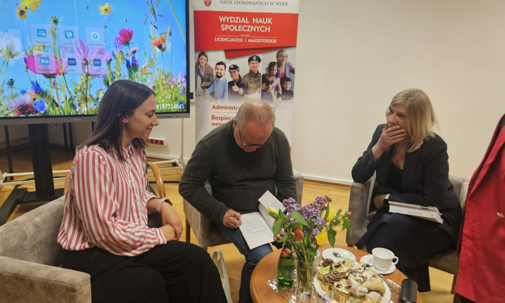 Spotkanie  literackie  studentek pedagogiki  z Karolem Maliszewskim - polskim poetą, prozaikiem, krytykiem literackim, literaturoznawcą