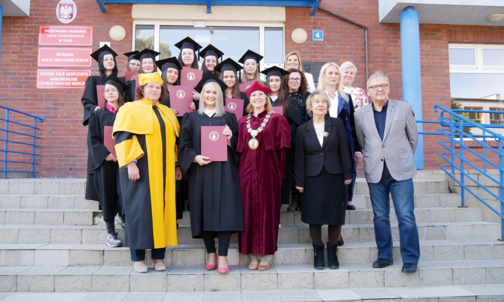 Wręczenie dyplomów na Wydziale Nauk Ekonomicznych