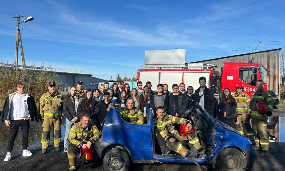 Studenci SKN „Cognitio Scientiae” z wizytą u nyskich strażaków