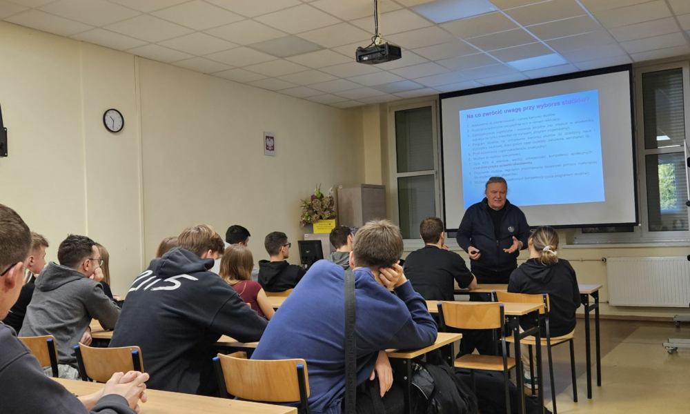 Prof. Marek Z. Kulisz spotkał się z maturzystami Ekonomika w Dzierżoniowie