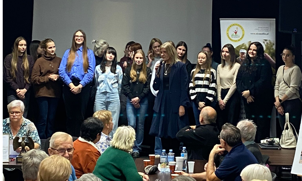 Warsztaty międzypokoleniowe studentek Pedagogiki przedszkolnej i wczesnoszkolnej z seniorami Uniwersytetu Trzeciego Wieku w Niemodlinie