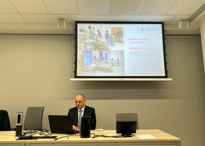 Rektor prof. Mariusz Kołosowski na posiedzeniu Komisji Rodziny, Zdrowia, Środowiska i Spraw Społecznych Sejmiku Województwa Opolskiego