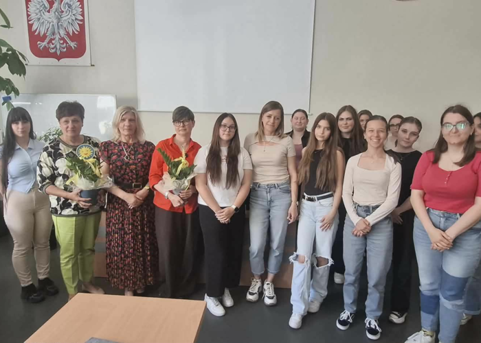 Zakończenie praktyk ogólnopedagogicznych dla studentek drugiego roku (studiów stacjonarnych) w Przedszkolu Nr 6 i Szkole Podstawowej Nr 1 im. Kawalerów Uśmiechu w Nysie